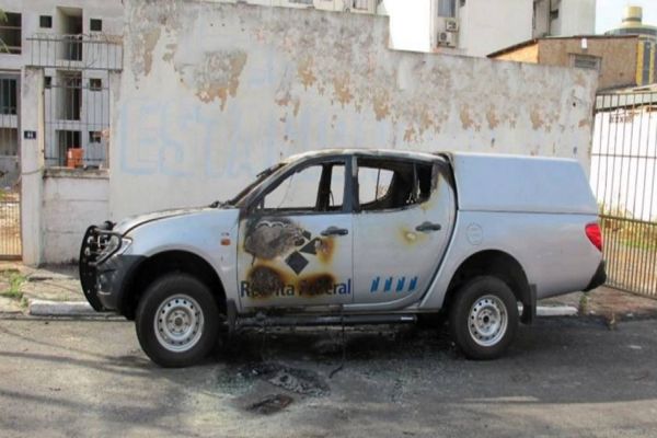 Imagem referente a notícia: Polícia Federal identifica autor de atentado contra a Receita Federal em Foz do Iguaçu