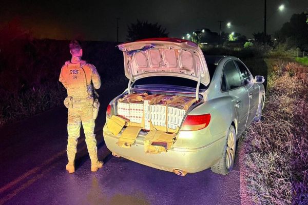 PRF apreende veículo carregado com 15 mil maços de cigarros no noroeste do Paraná