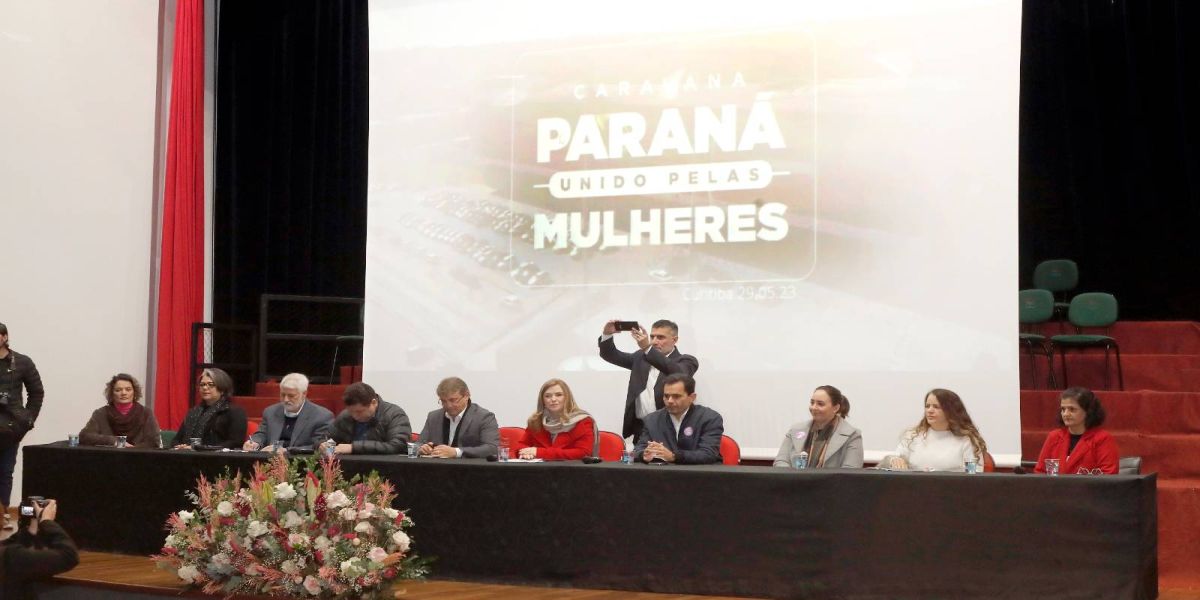 Prefeito de Cascavel participa da "Caravana Paraná Unido pelas Mulheres" em evento estadual