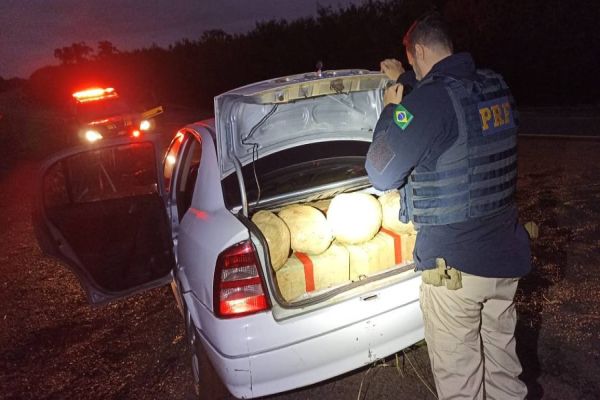 PRF apreende Astra de Cascavel com grande quantidade de drogas na BR-163 em Terra Roxa