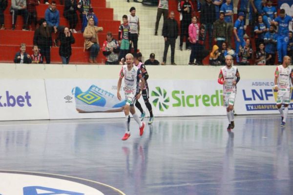 Imagem referente a notícia: Cascavel Futsal domina partida contra Brasília e conquista vitória expressiva na Liga Nacional