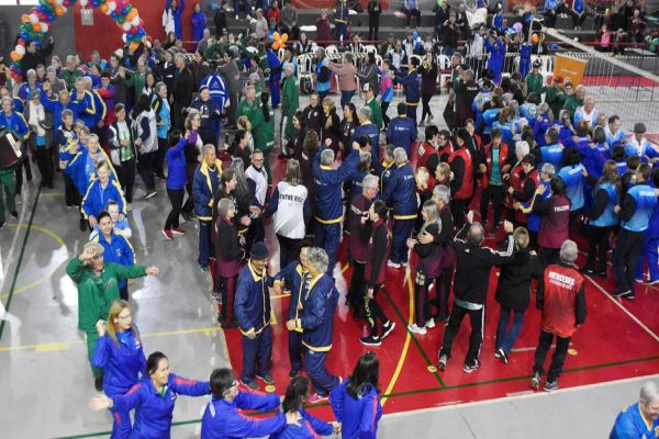 Atletas de 12 municípios disputam em Toledo os Jogos Regionais dos Idosos