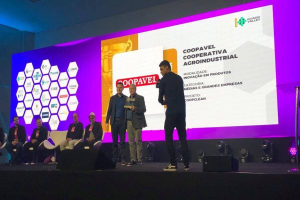 Coopclean e Espaço Impulso vencem Prêmio Iguassu Valley