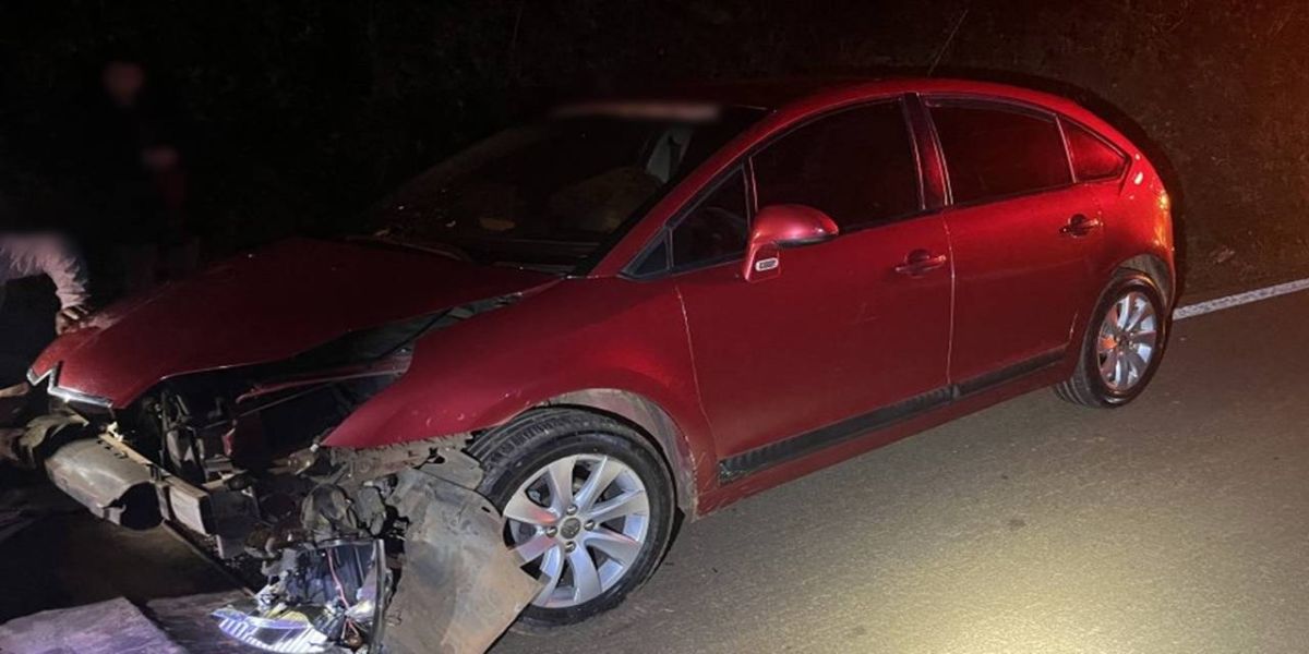 Acidente na PR-573 resulta em tombamento de veículo próximo à Cascatinha, em Corbélia