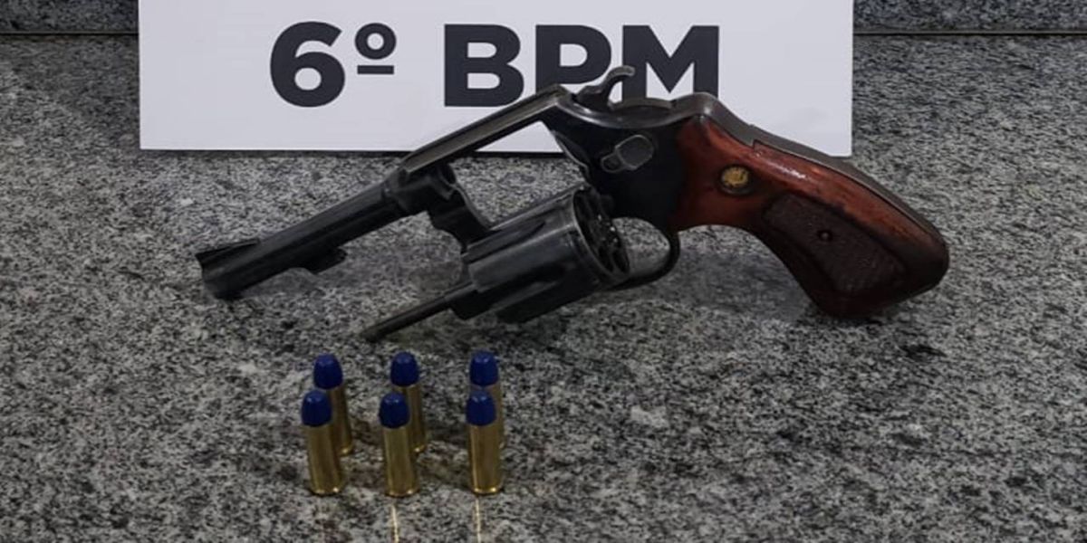 Polícia Militar apreende arma de fogo e drogas durante abordagem na BR-369 em Cascavel