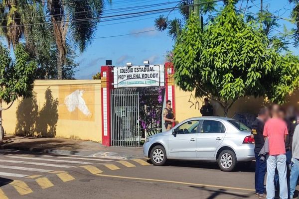 Imagem referente a notícia: Ex-aluno invade escola armado, mata estudante e fere outro em Cambé