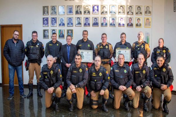 Policiais Militares Rodoviários recebem homenagem em reconhecimento a resgate de criança perdida