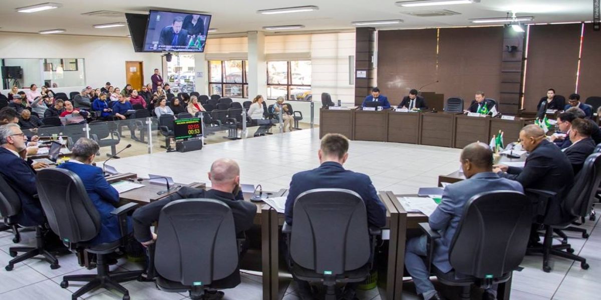 Moção pede a Ratinho Júnior reposição salarial e legalização de jornada para os PMs