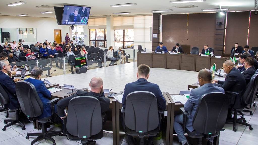 Moção pede a Ratinho Júnior reposição salarial e legalização de jornada para os PMs