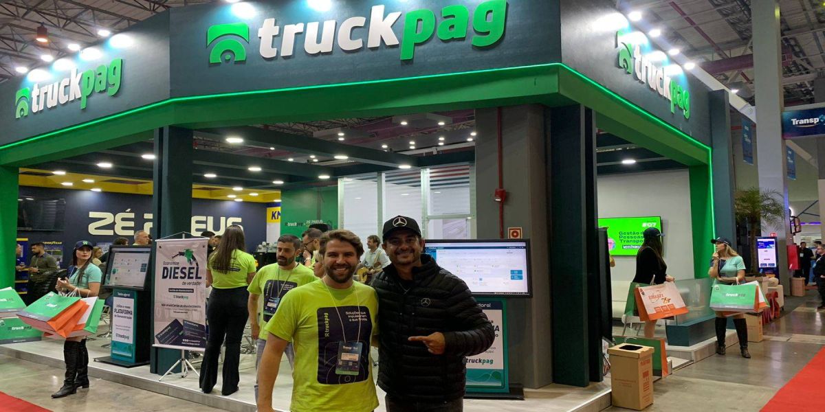 Roberval Andrade, ícone da Copa Truck, é atração do estande da TruckPag na TranspoSul 2023