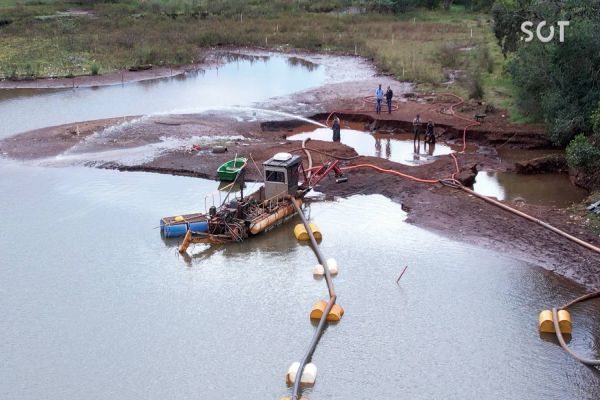Imagem referente a notícia: Desassoreamento do Lago Municipal de Cascavel avança e alcança quase 50% de conclusão