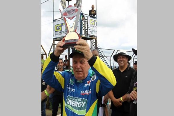 Pedro Muffato comemora seus 83 anos na etapa da Fórmula Truck em Londrina