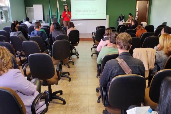 Paraná capacita técnicos e profissionais de saúde para incentivar o Teste do Pezinho