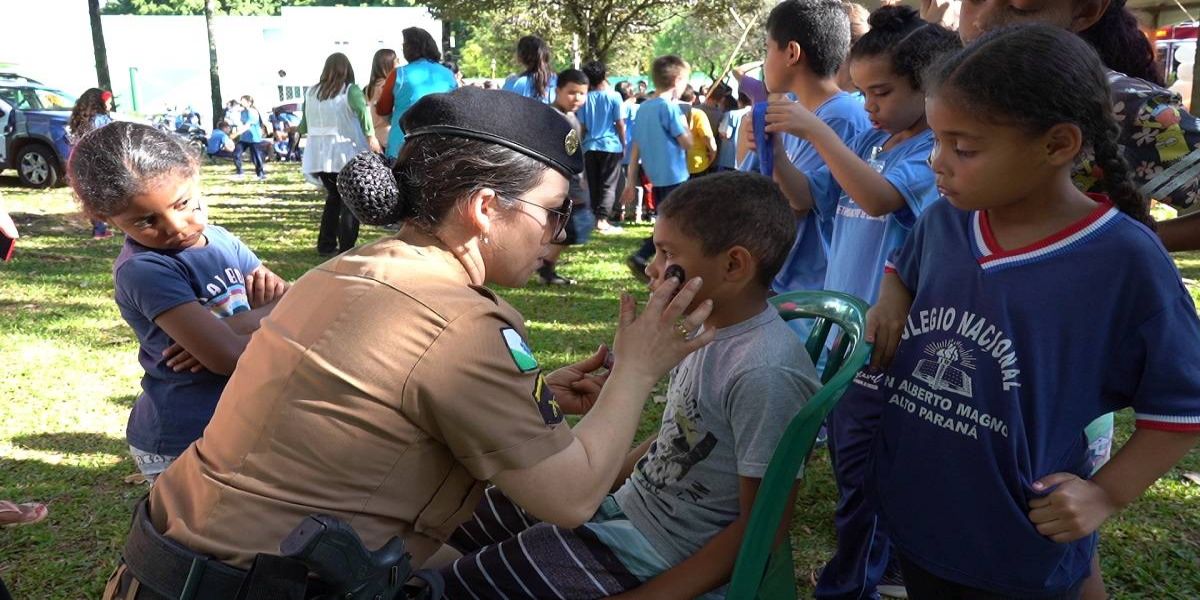 Alunos da rede municipal participam de evento educativo sobre prevenção ao uso de drogas em Cascavel