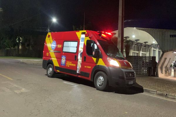 Imagem referente a notícia: Jovem sofre queda de moto ao evitar colisão com veículo no Bairro São Cristóvão