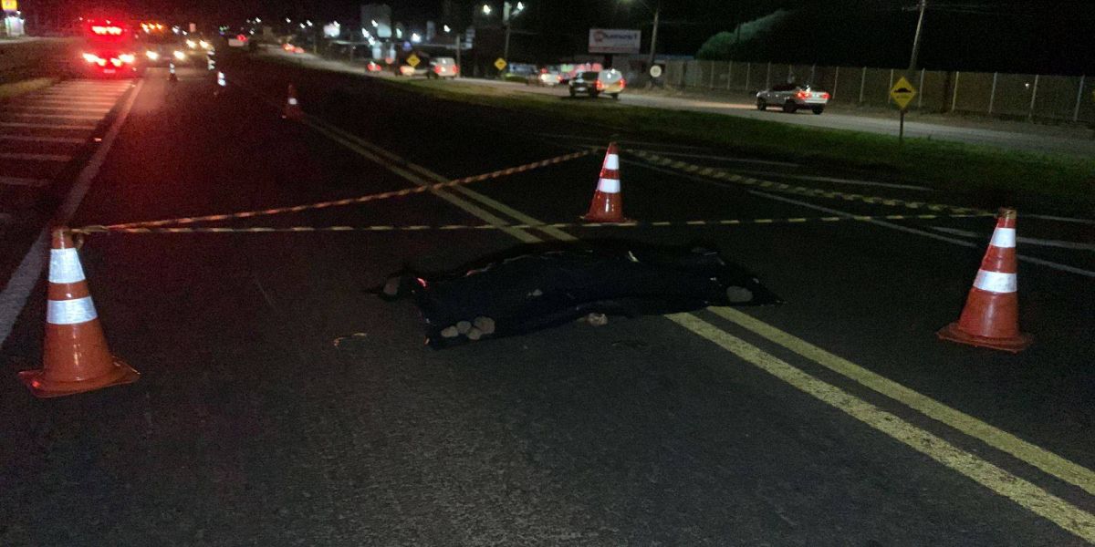 Homem morre ao ser atropelado por motocicleta na BR-277, proximidades do trevo do Bairro Guarujá