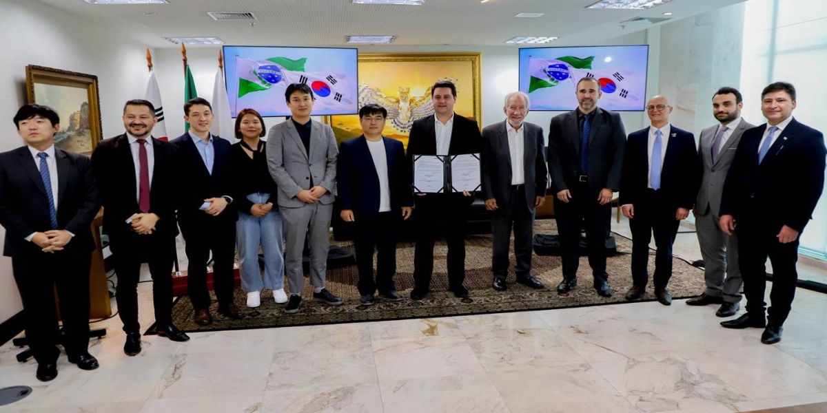 Paraná firma novo acordo para uso de tecnologia sul-coreana na educação pública