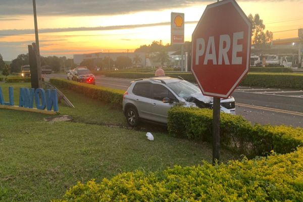 Grave acidente em Nova Laranjeiras: Colisão entre automóvel e carreta deixa vítima ferida na BR-277