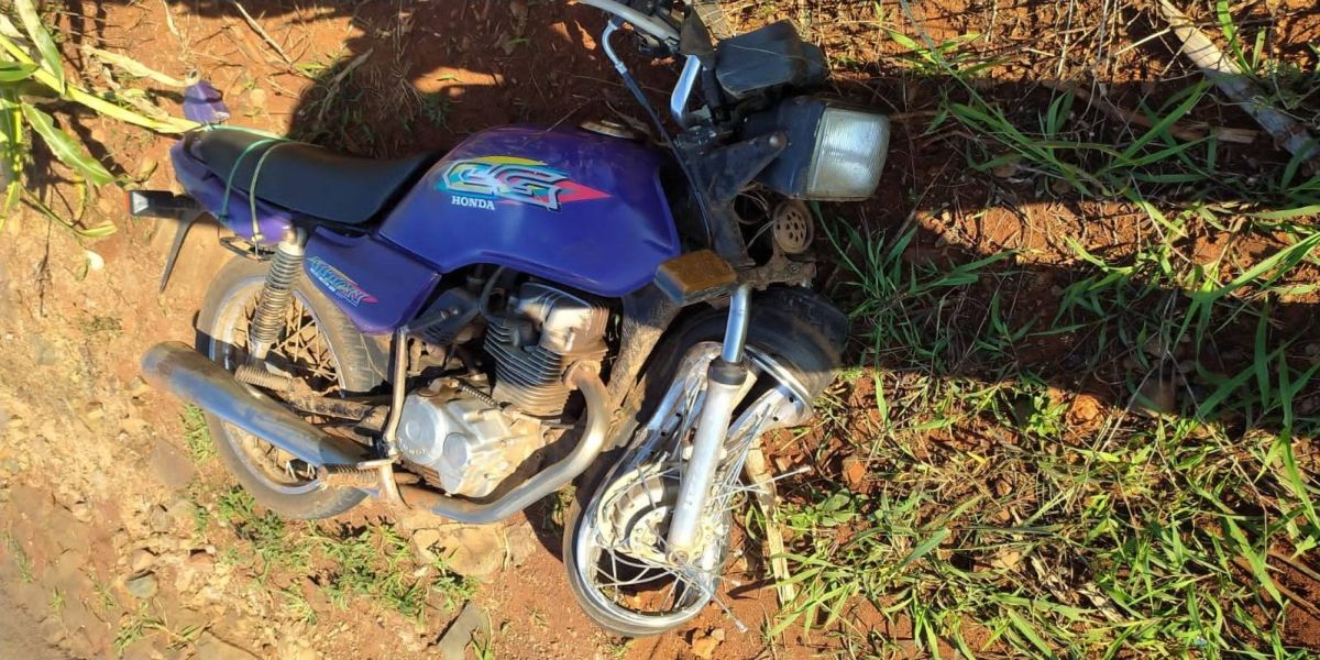 Adolescente fica gravemente ferido após moto bater em carro em Boa Vista da Aparecida