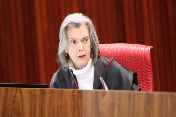 TSE forma maioria e torna Jair Bolsonaro inelegível por oito anos