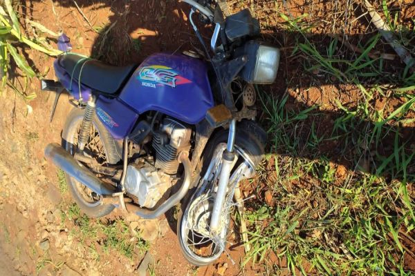 Adolescente fica gravemente ferido após moto bater em carro em Boa Vista da Aparecida