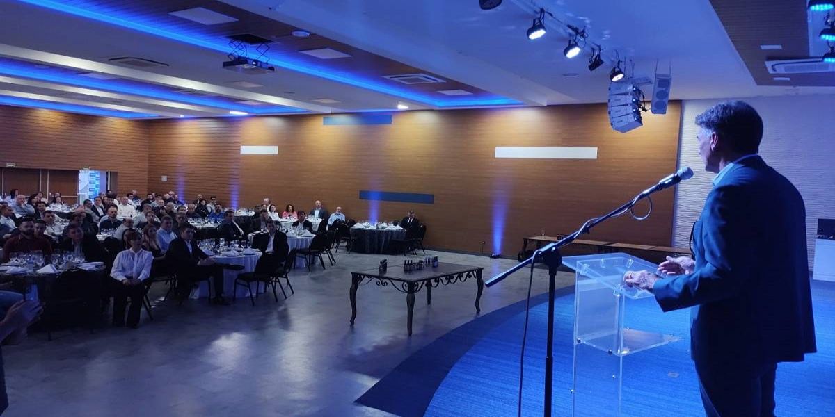 Paranhos destaca DNA diferenciado de Cascavel em evento do Apras