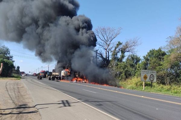 Grave acidente entre caminhões deixa seis vítimas e interdita rodovia BR-373 em Ponta Grossa