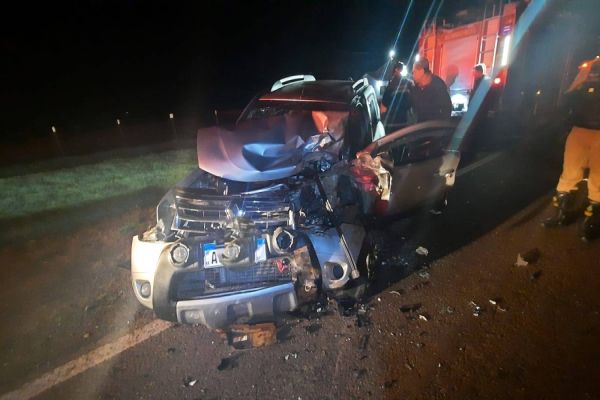 Motorista fica preso nas ferragens após colisão frontal na PR-495 em Missal