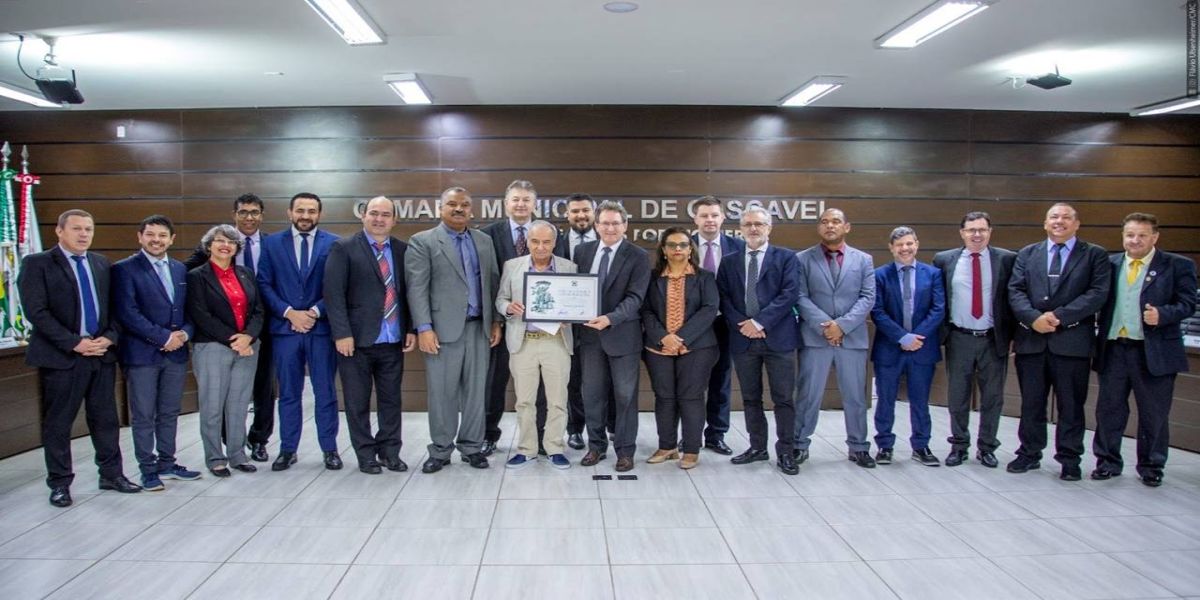 Câmara de Cascavel entrega voto de louvor ao contador Avelino Valentini