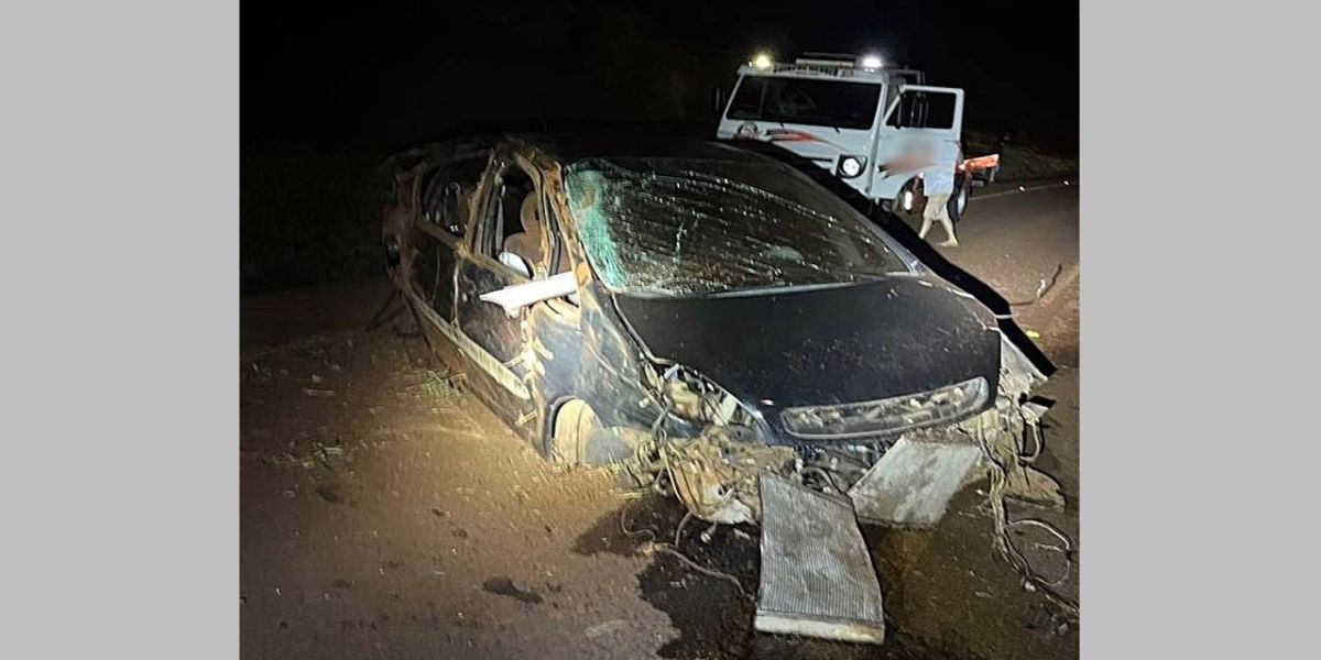 Condutora sofre ferimentos leves em capotamento na PR-486 entre Cascavel e JotaEsse