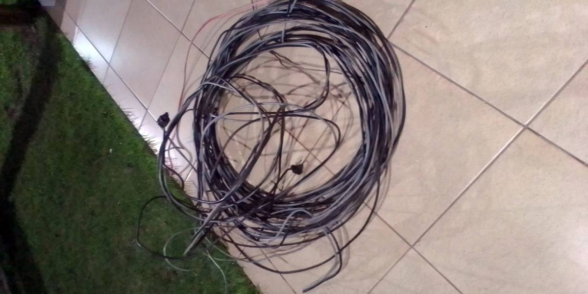 PM recupera fios de energia furtados e prende suspeito em ação rápida em Três Barras do Paraná