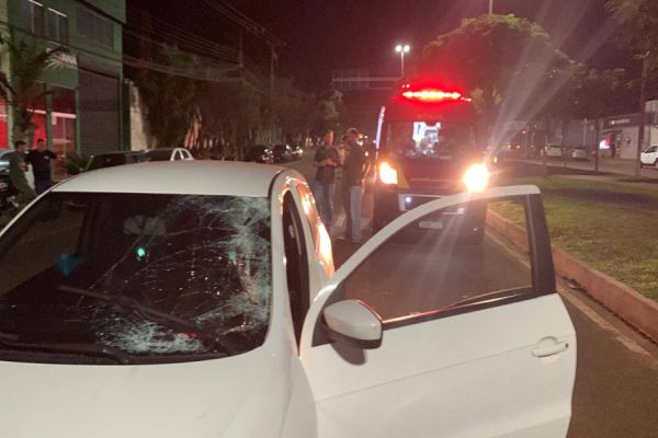 Homem fica gravemente ferido após ser atropelado por automóvel na Avenida Barão do Rio Branco