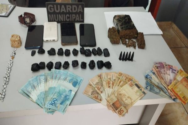Ação da Guarda Municipal resulta na apreensão de drogas e detenção de três pessoas