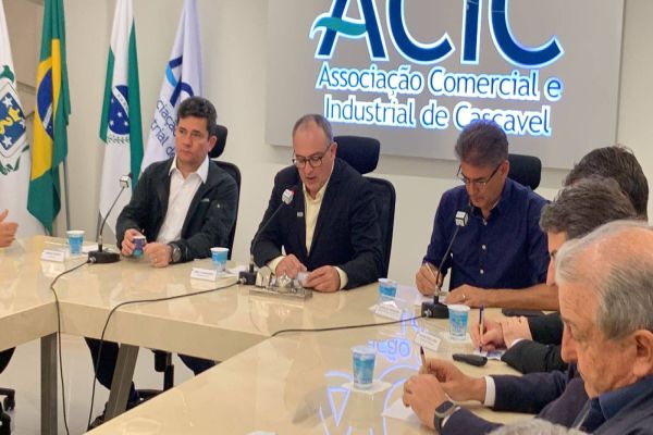Imagem referente a notícia: Sergio Moro ouve demandas e discute soluções com empresários em reunião estratégica em Cascavel
