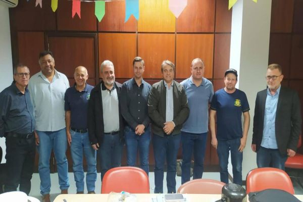 Santa Helena recebe prefeitos da região para discutir soluções para os RSUs