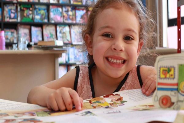 Projeto Férias com Leitura incentiva crianças a embarcarem no universo dos livros