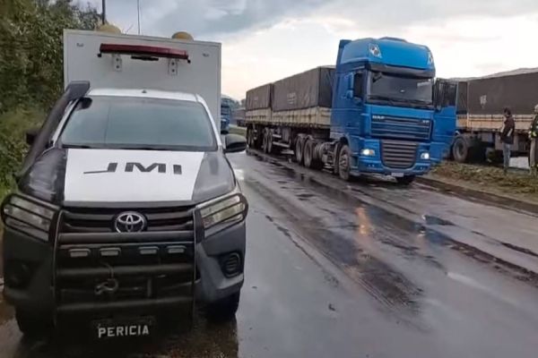 Imagem referente a notícia: Motorista morre atropelado pelo próprio caminhão na BR-277