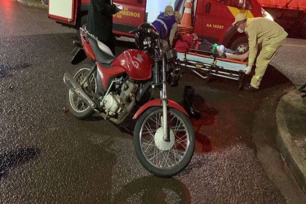 Motociclista fica ferido em acidente na Rua Jacarezinho em Cascavel