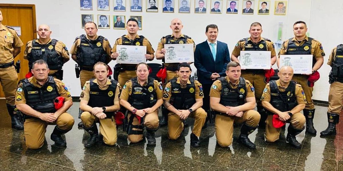Policiais Militares Rodoviários recebem homenagem por histórica apreensão de armas no oeste do PR