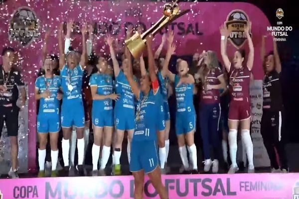 Imagem referente a notícia: Stein Cascavel conquista bicampeonato da Copa Mundo do Futsal após vitória nos pênaltis