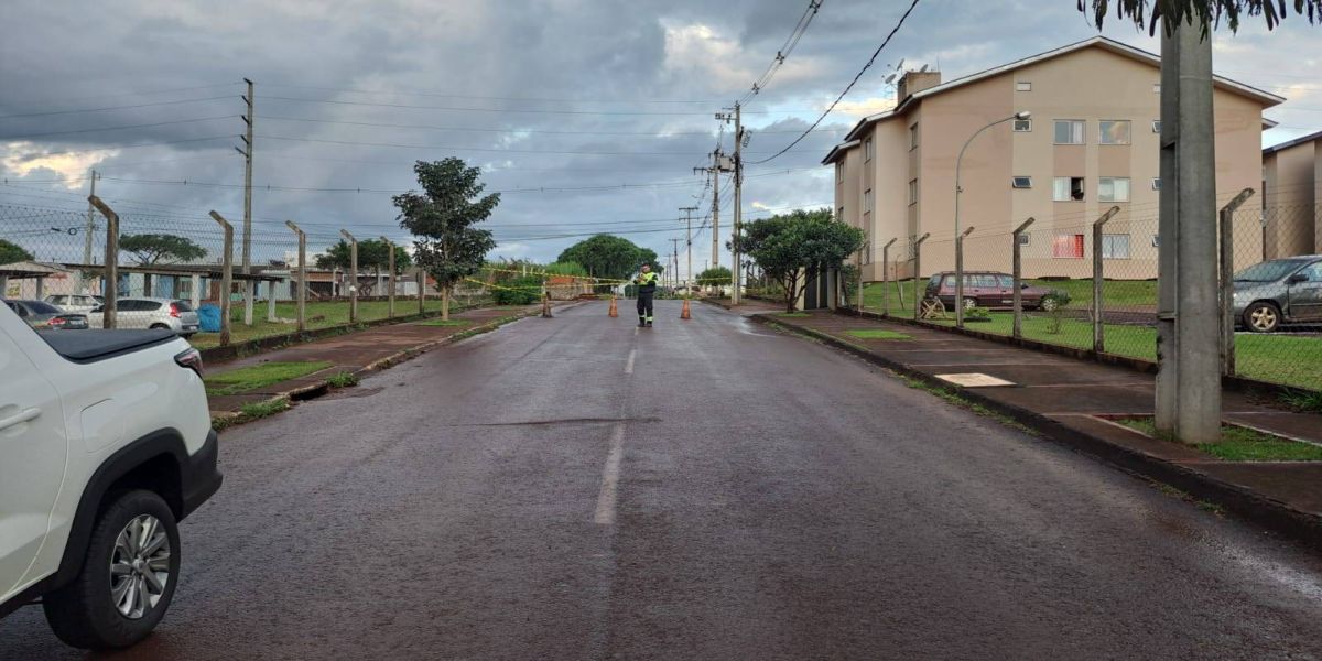 Transitar interdita a Rua Walter Linzmayer  devido ao risco de erosão do solo