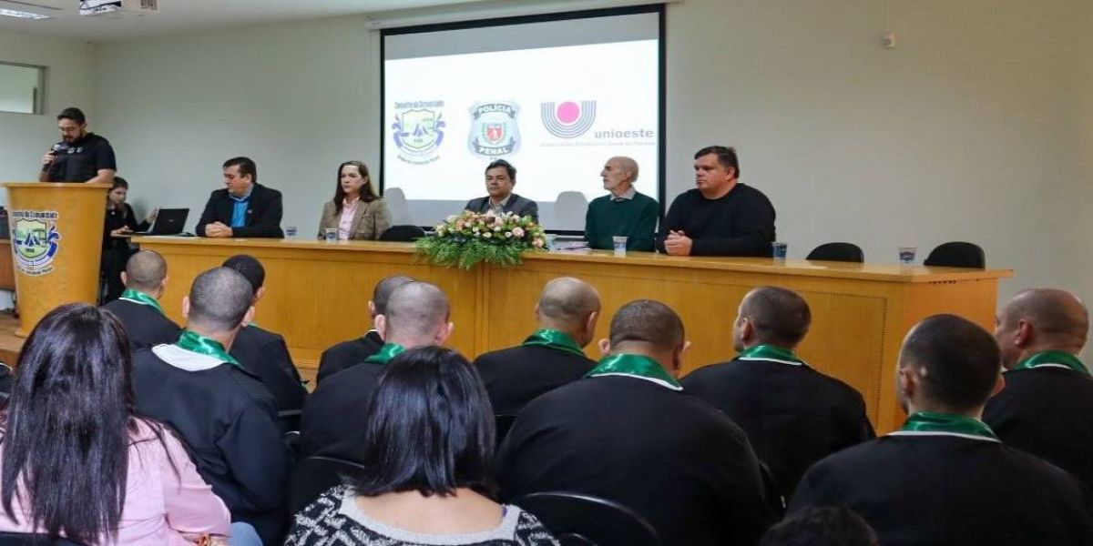 Pessoas privadas de liberdade recebem certificados de curso profissionalizante em Cascavel