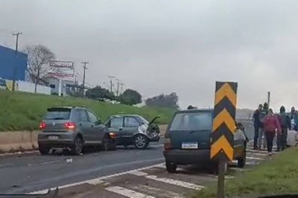 Grave acidente entre quatro veículos é registrado na PRc-467 em Cascavel