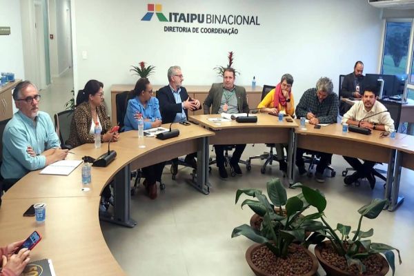 Parlamentares apresentam à Itaipu projeto de parque linear entre Tropical e Claudete