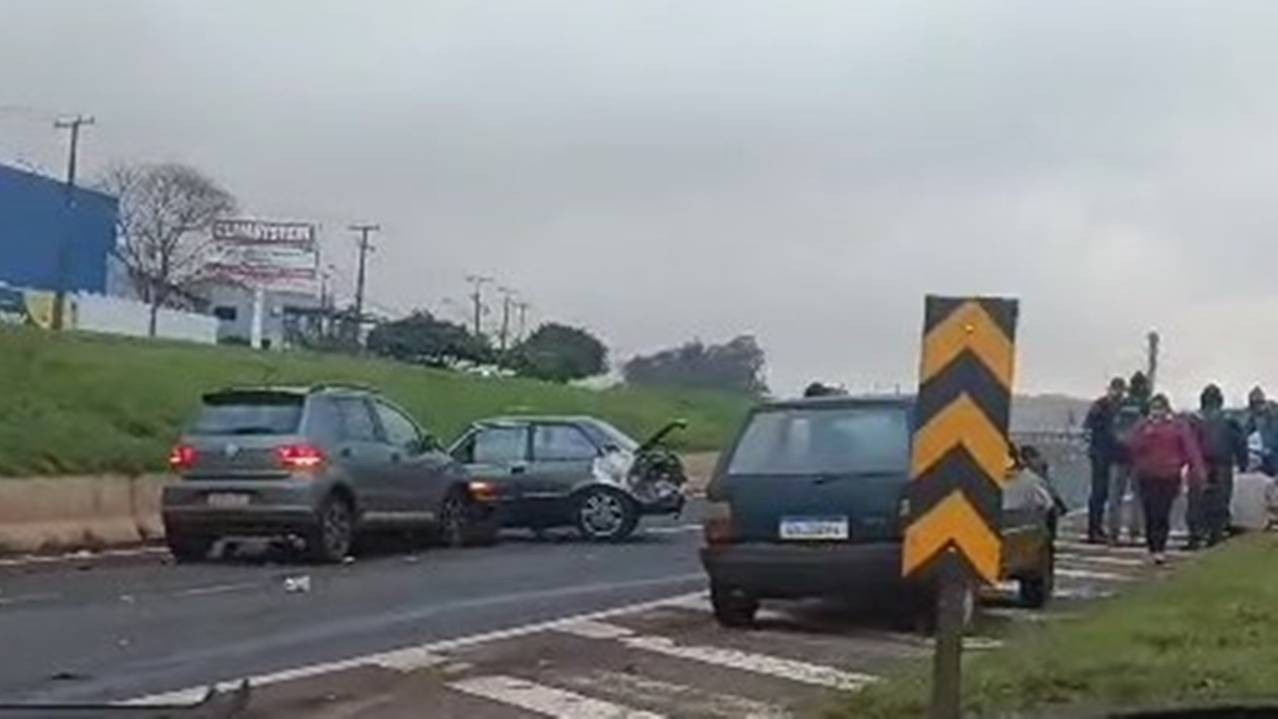 Grave acidente entre quatro veículos é registrado na PRc-467 em Cascavel