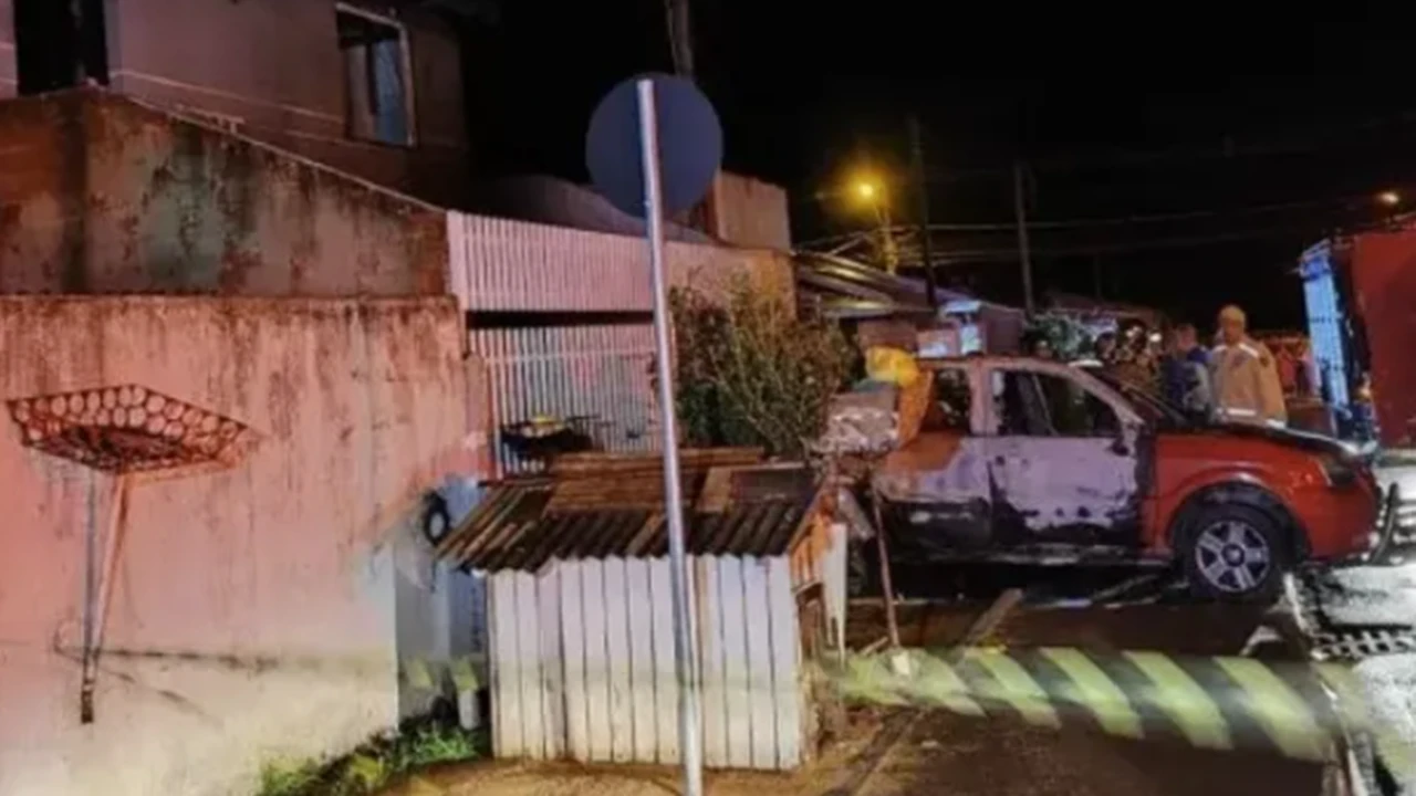Foto relacionada a notícia: Marido inconformado com separação põe fogo em casa e mata família em Fazenda Rio Grande