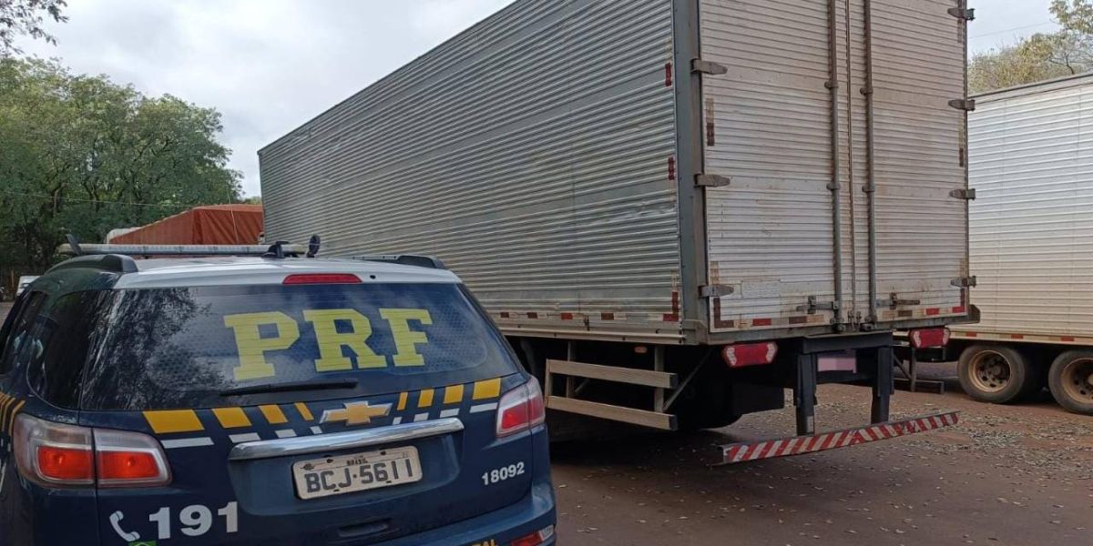 PRF apreende insumos contrabandeados para produção ilegal de cigarros