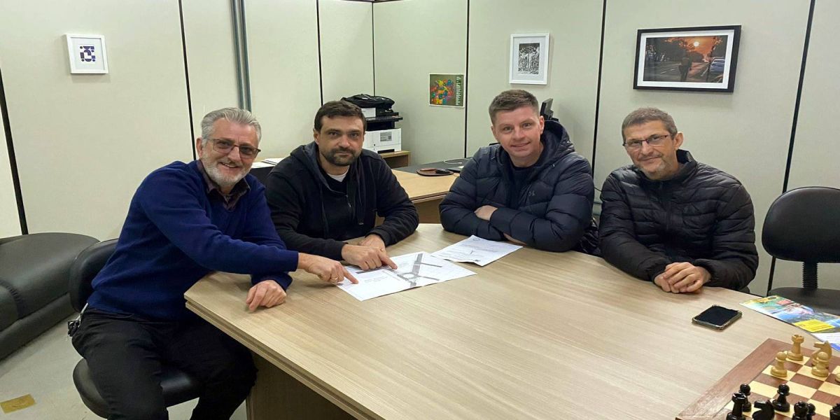 Professor Santello e Pedro Sampaio anunciam obra de rotatória no Parque Verde