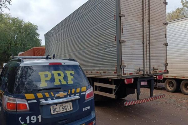 PRF apreende insumos contrabandeados para produção ilegal de cigarros