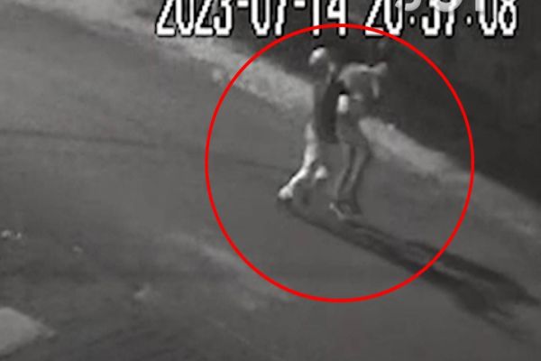 Imagem referente a notícia: Câmera de segurança registra agressão a homem de 40 anos no Bairro Pioneiros Catarinenses